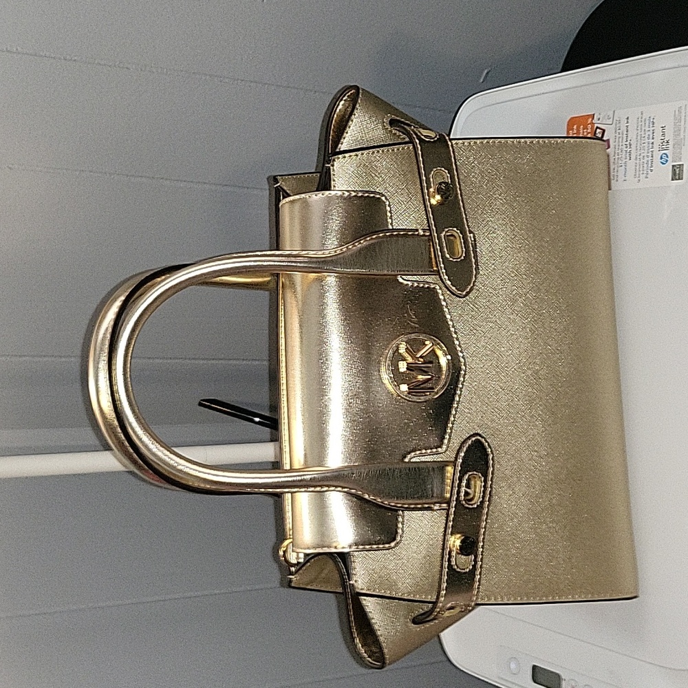 NWT MICHAEL KORS PALE GOLD CARMEN SATCHEL